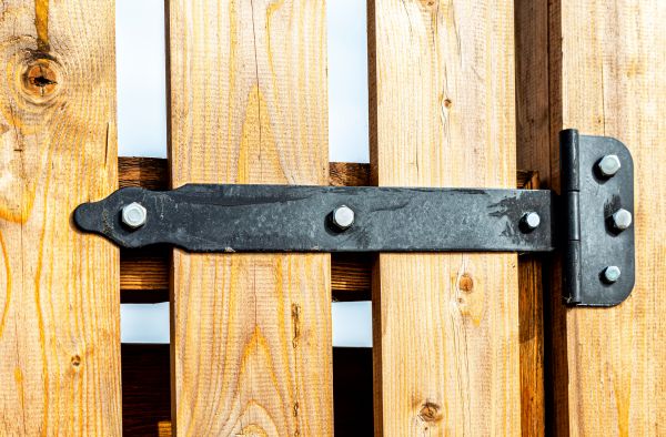 Gate Hinge Repair in Winter Park